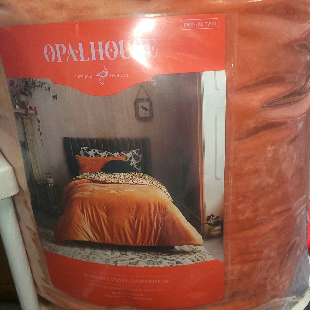Velvet comforter set